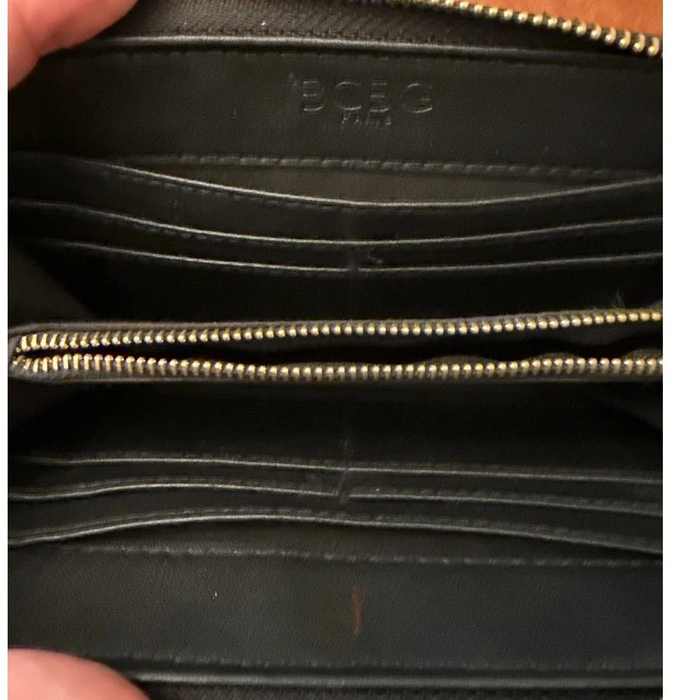 BCBG‎ wallet long black gold zipper